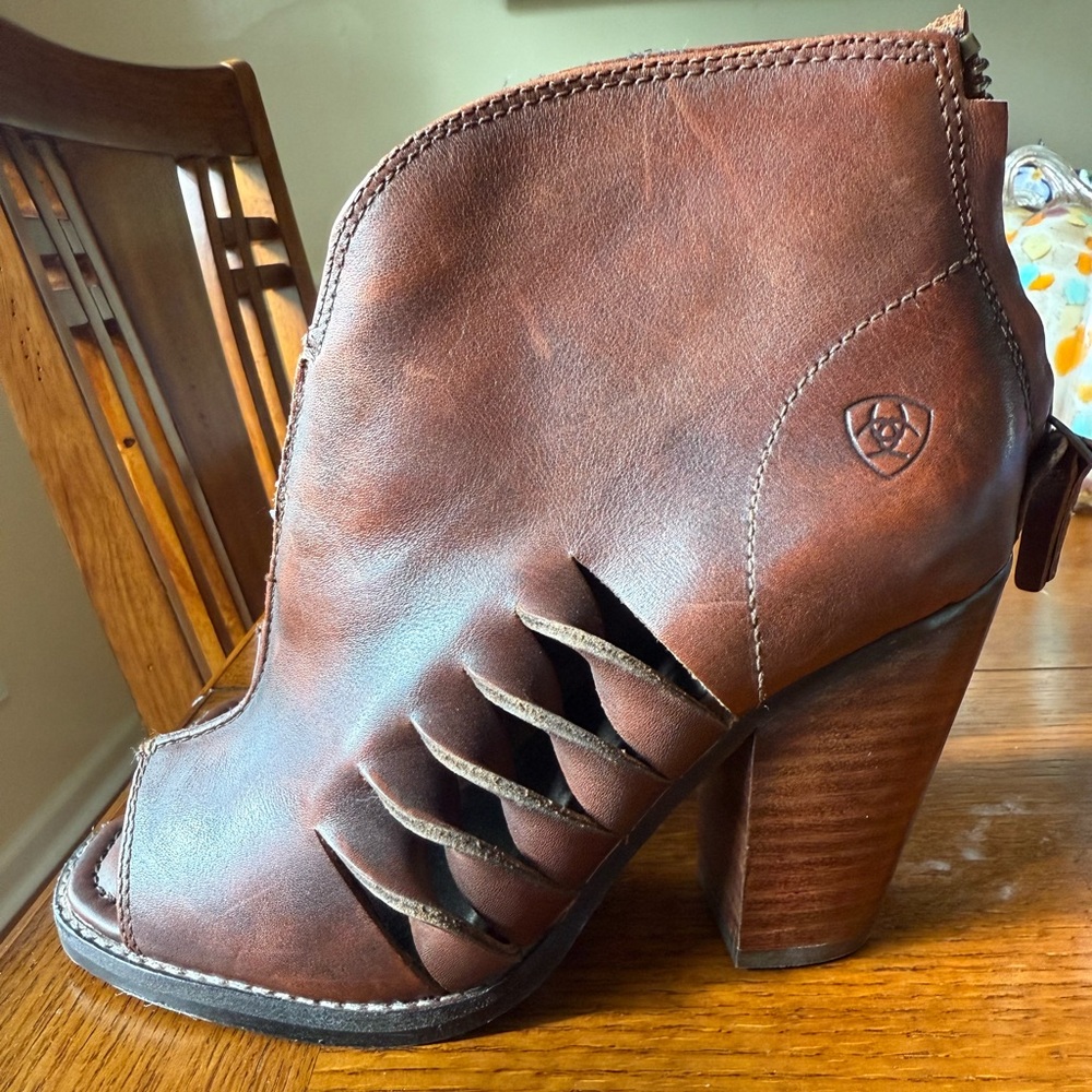 Ariat Women's Cut-Out Brown Heeled Boots